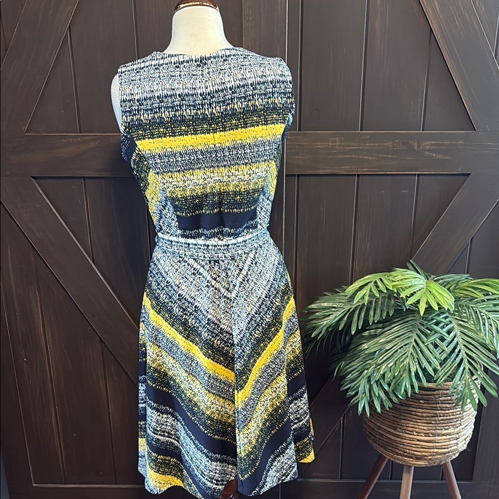 Yellow and Blue Sleeveless Midi A-line Dress with Crew Neck for Work - Picture 7 of 10